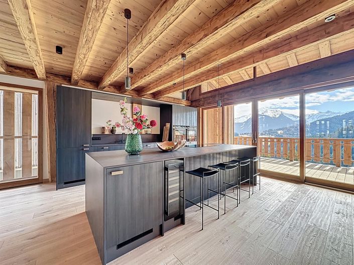 Image No.6-6 Bed House for sale