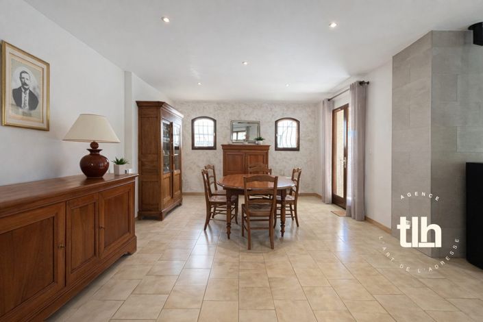 Image No.10-3 Bed House for sale