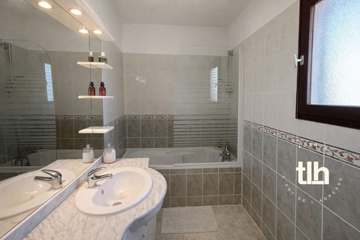 Image No.17-3 Bed House for sale