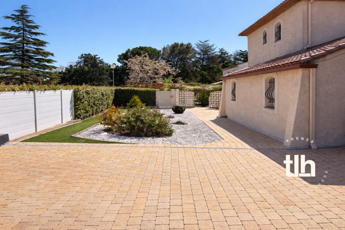 Image No.8-3 Bed House for sale