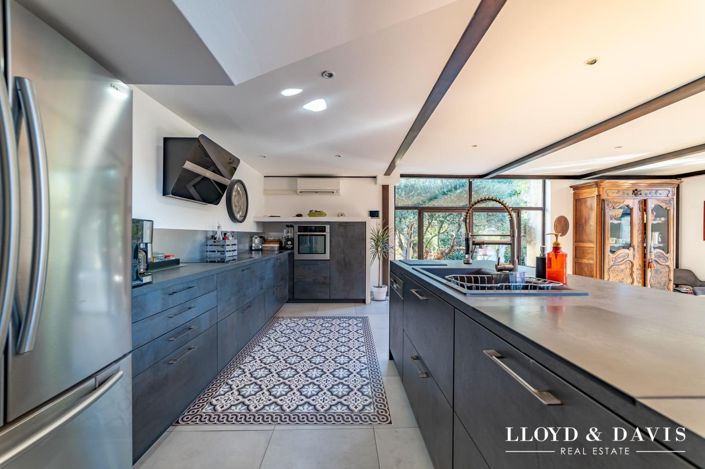 Image No.6-4 Bed House for sale