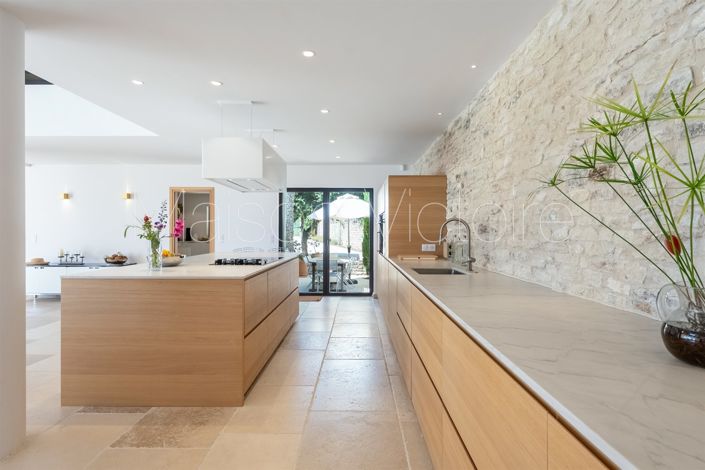 Image No.8-5 Bed House for sale