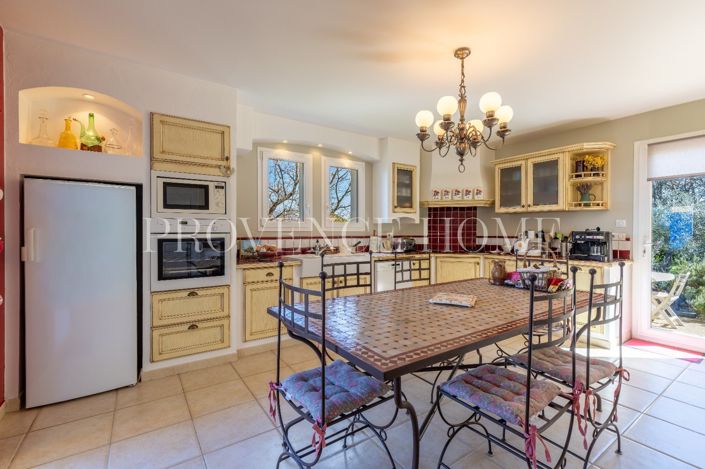 Image No.10-3 Bed House for sale