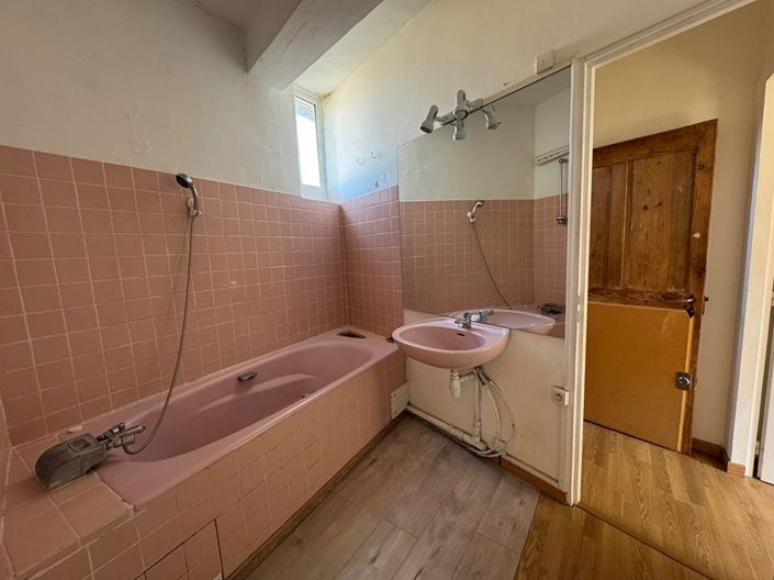 Image No.7-2 Bed House for sale