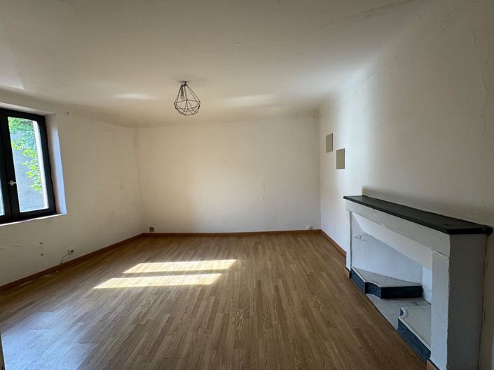 Image No.8-2 Bed House for sale