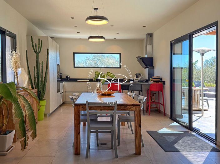 Image No.10-5 Bed House for sale
