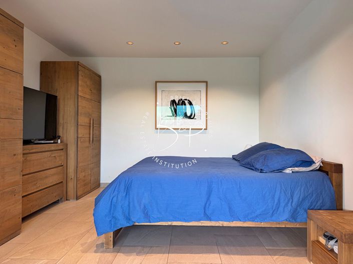 Image No.11-5 Bed House for sale