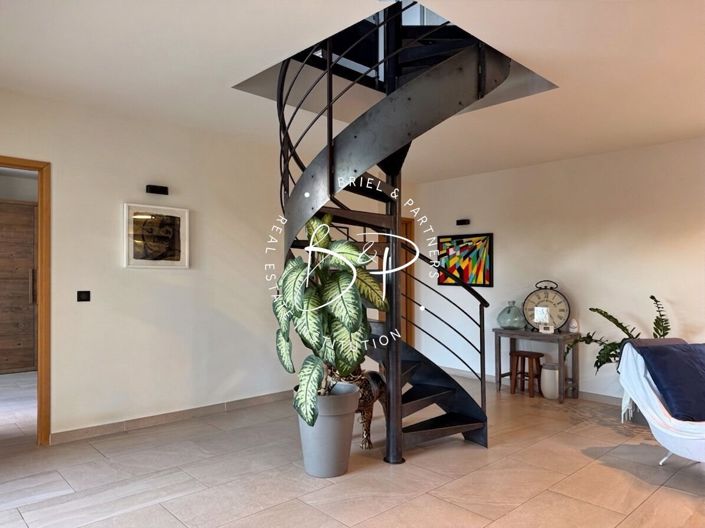 Image No.13-5 Bed House for sale