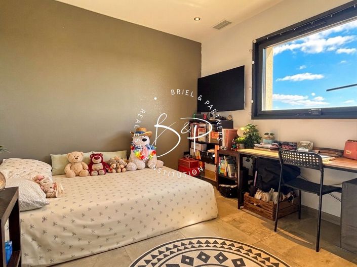 Image No.15-5 Bed House for sale