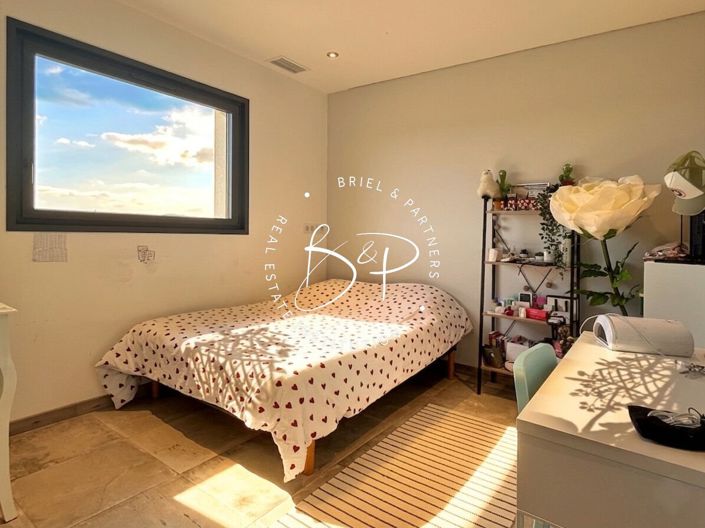 Image No.16-5 Bed House for sale