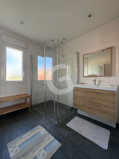 Image No.10-3 Bed House for sale