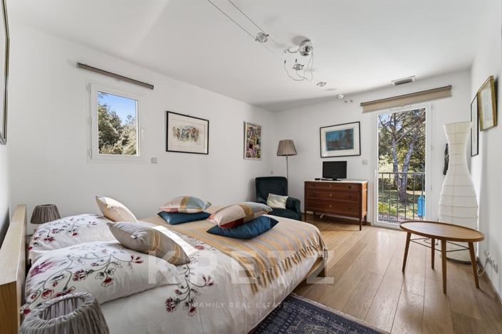 Image No.16-5 Bed House for sale