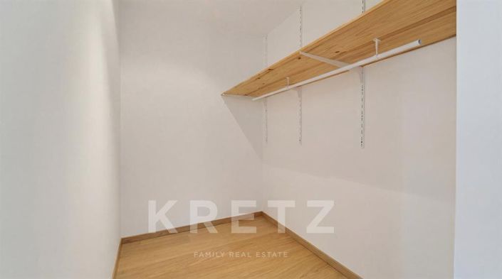 Image No.17-5 Bed House for sale