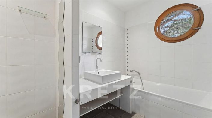 Image No.18-5 Bed House for sale