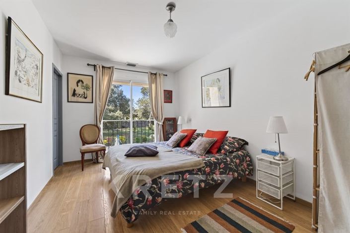 Image No.19-5 Bed House for sale