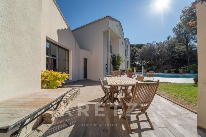 Image No.2-5 Bed House for sale