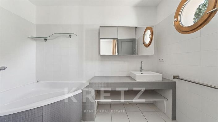 Image No.20-5 Bed House for sale