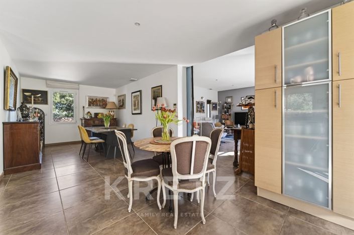 Image No.4-5 Bed House for sale