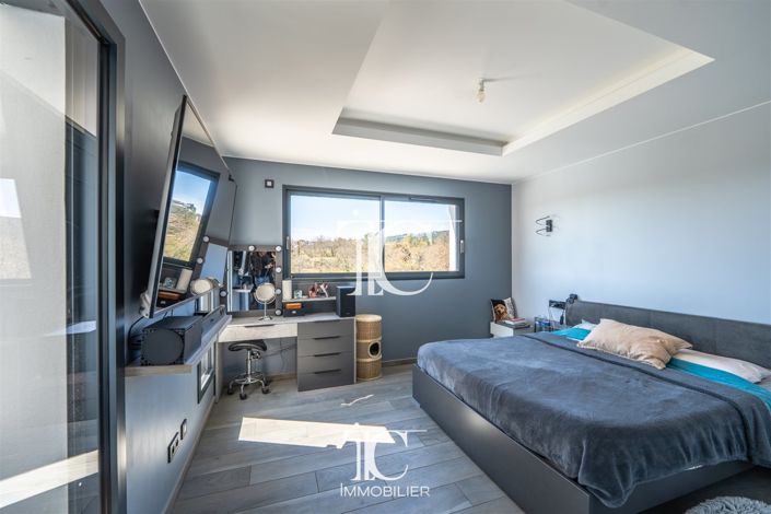 Image No.10-3 Bed House for sale