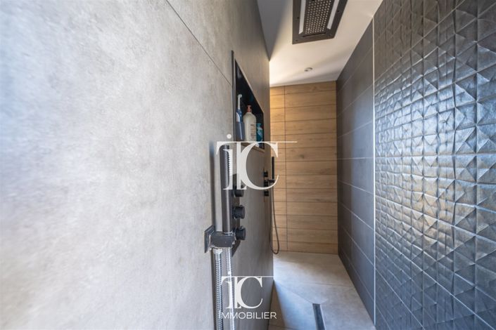 Image No.15-3 Bed House for sale