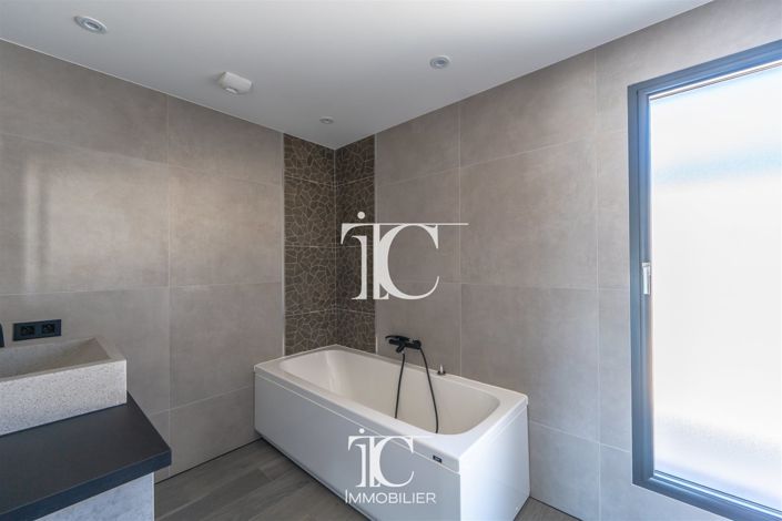 Image No.16-3 Bed House for sale