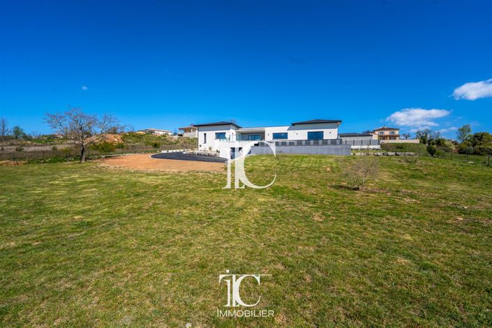 Image No.18-3 Bed House for sale