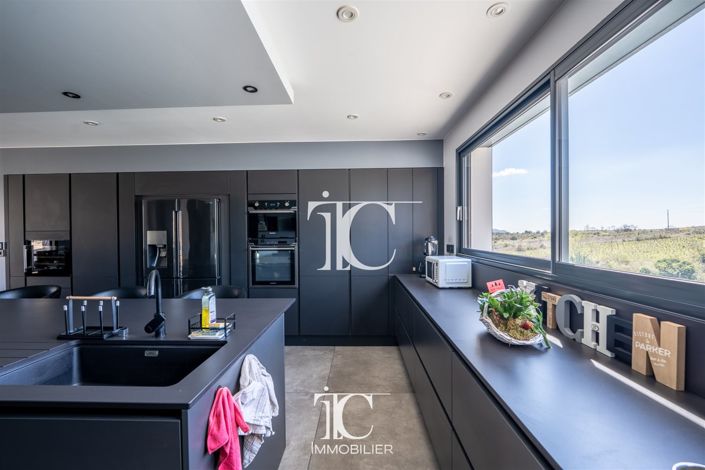 Image No.8-3 Bed House for sale