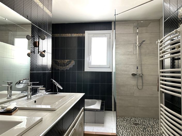 Image No.11-Maison de 5 chambres à vendre à Uzès