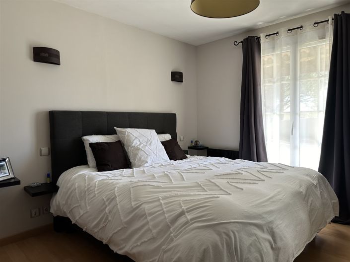 Image No.12-5 Bed House for sale