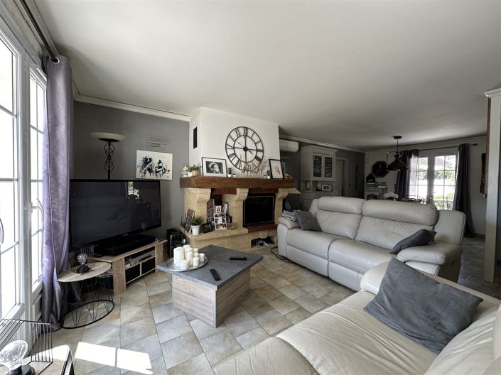 Image No.9-5 Bed House for sale