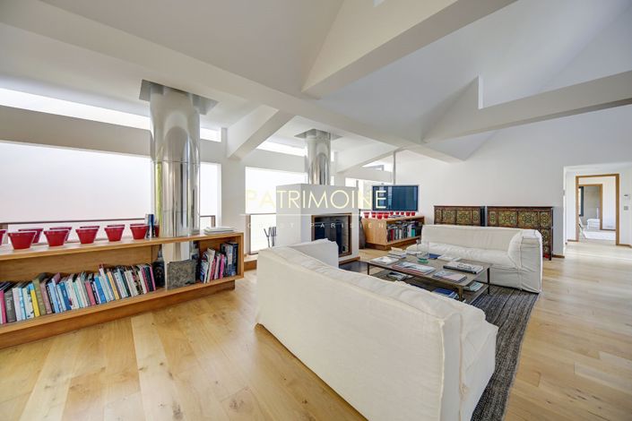 Image No.15-5 Bed Property for sale