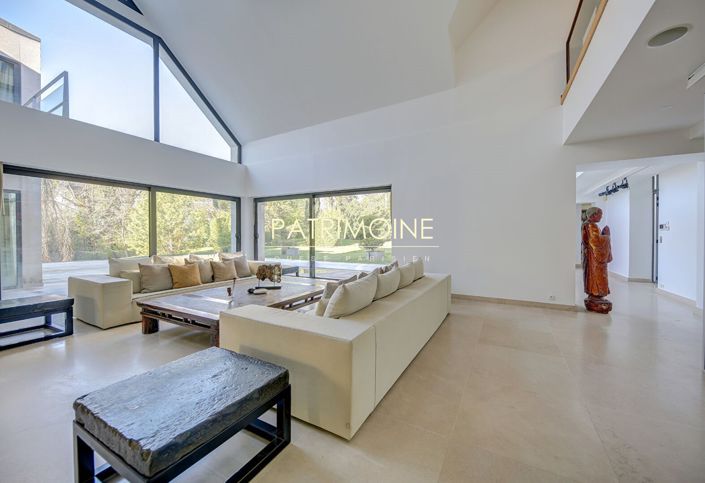 Image No.5-5 Bed House for sale
