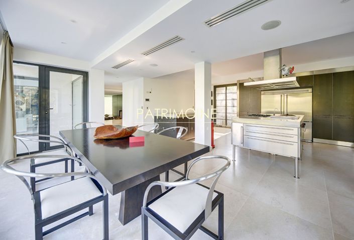 Image No.7-5 Bed House for sale