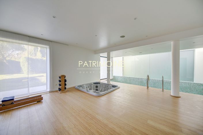 Image No.9-5 Bed House for sale