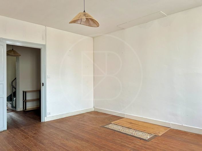 Image No.11-3 Bed House for sale