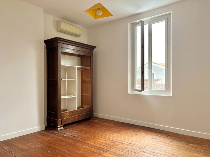 Image No.11-3 Bed House for sale