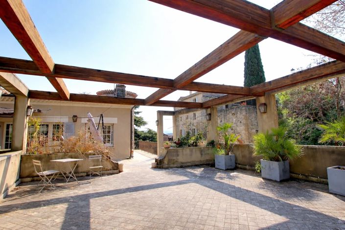 Image No.2-8 Bed House for sale