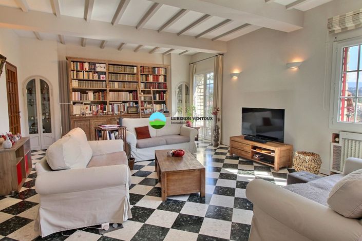 Image No.8-8 Bed House for sale