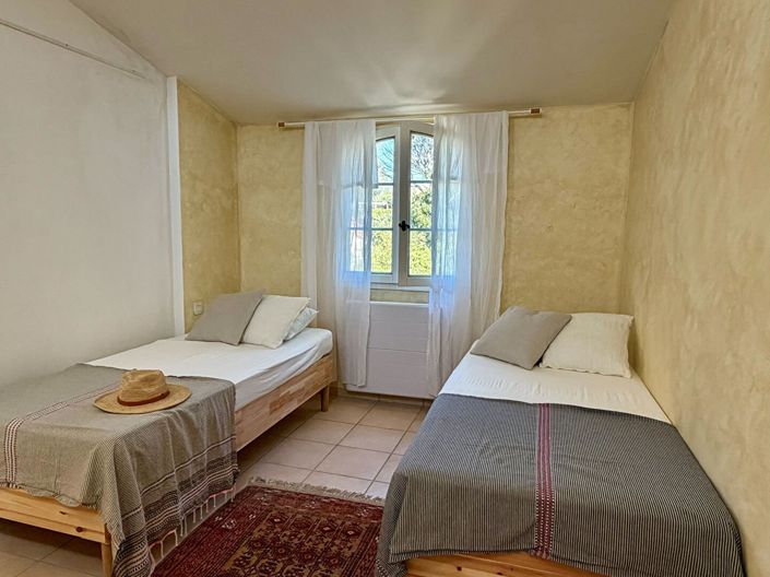 Image No.8-5 Bed House for sale