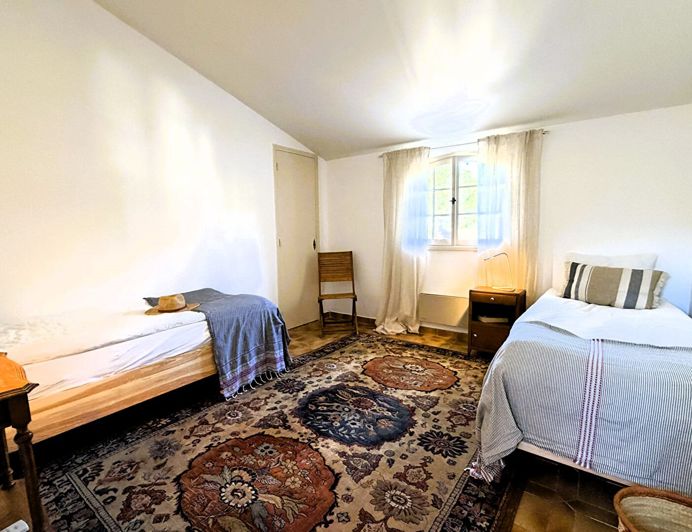 Image No.9-5 Bed House for sale