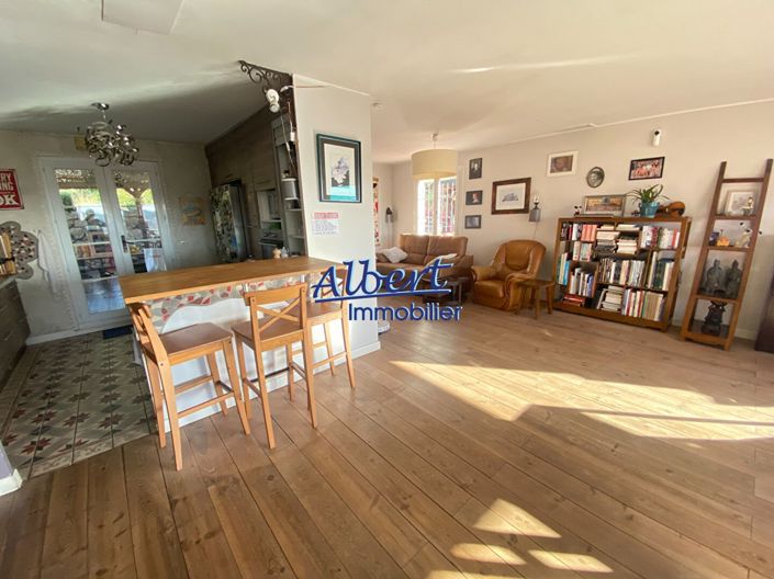 Image No.10-4 Bed House for sale