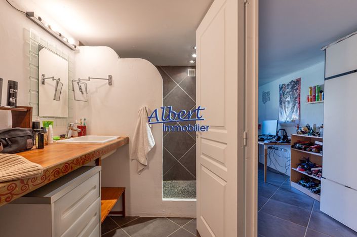 Image No.18-4 Bed House for sale