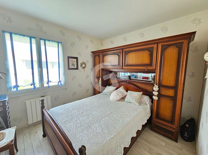 Image No.8-2 Bed House for sale