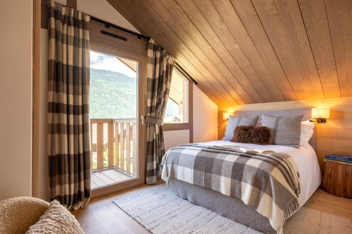 Image No.8-5 Bed House for sale