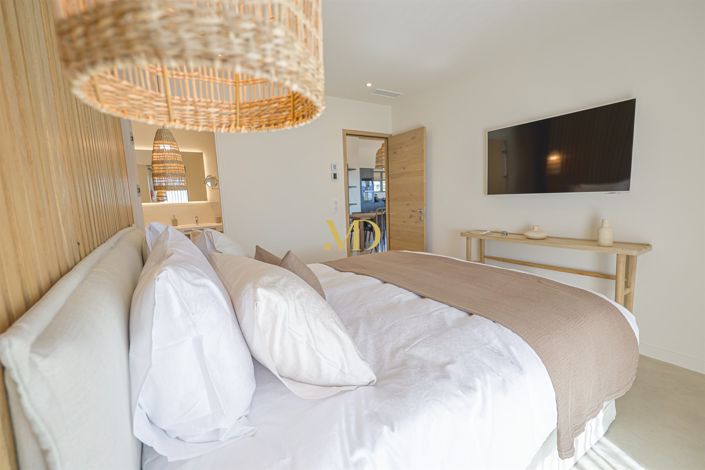 Image No.44-5 Bed House for sale