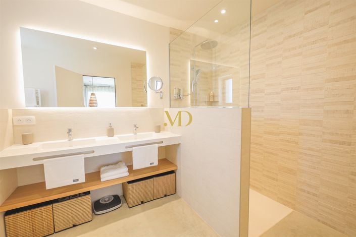 Image No.45-5 Bed House for sale