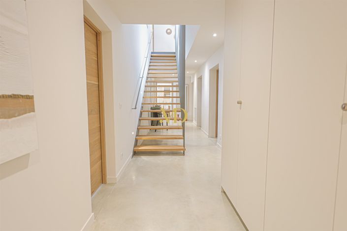 Image No.48-5 Bed House for sale