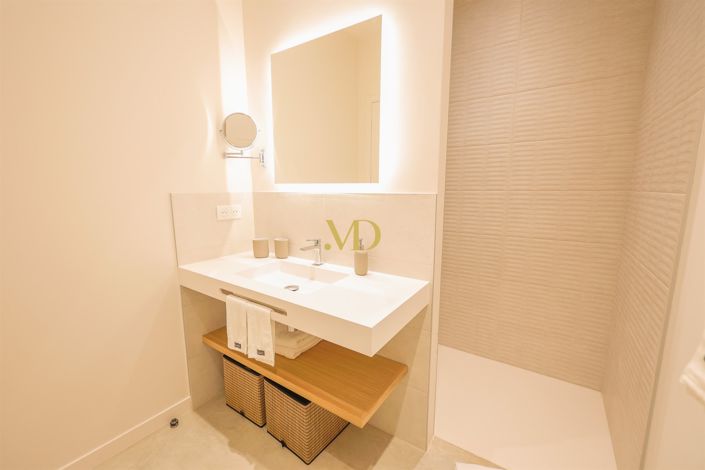 Image No.52-5 Bed House for sale