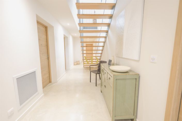 Image No.53-5 Bed House for sale