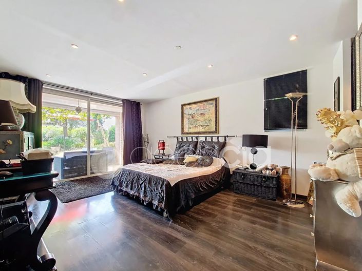 Image No.10-5 Bed House for sale